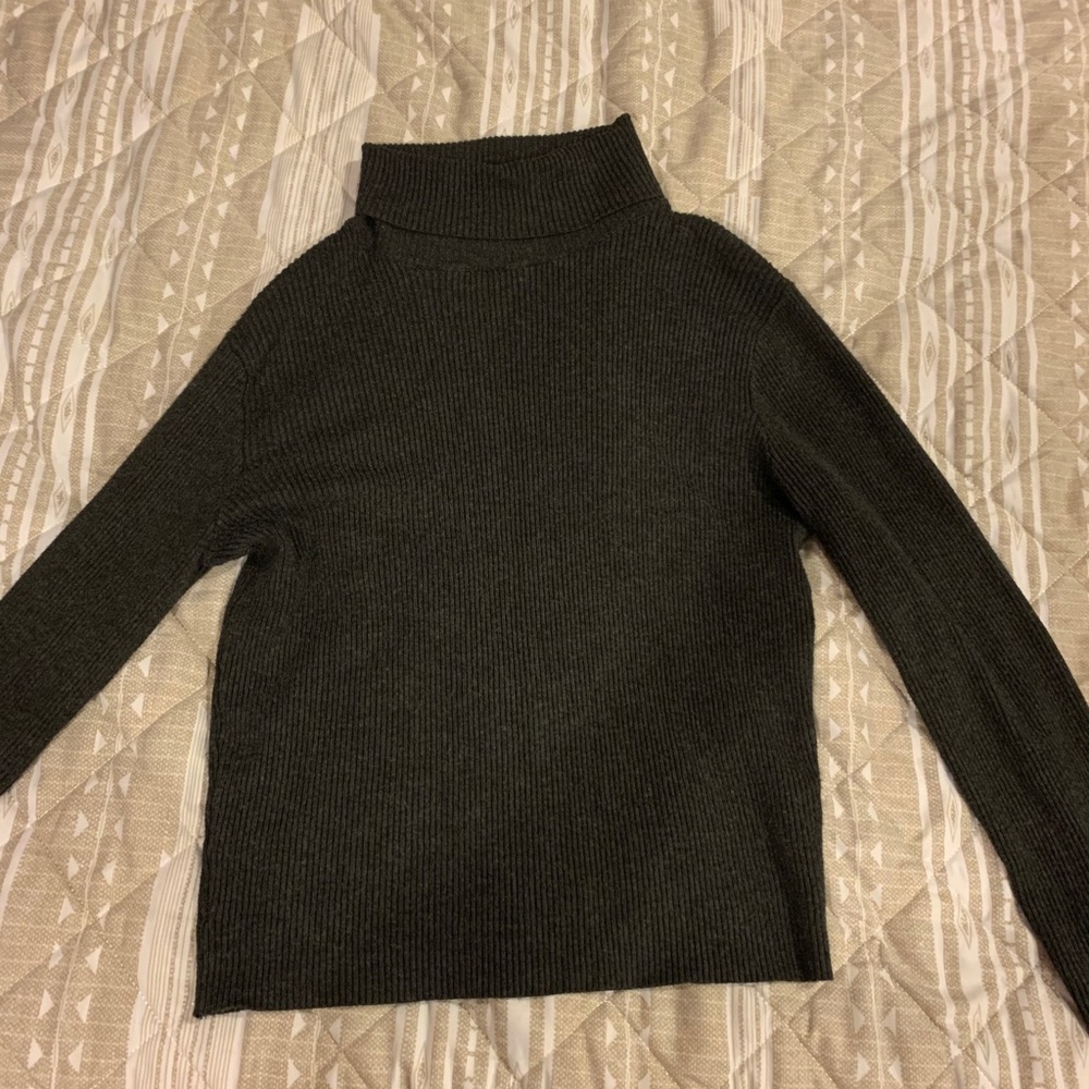 Charcoal gray Brandy Melville turtleneck!